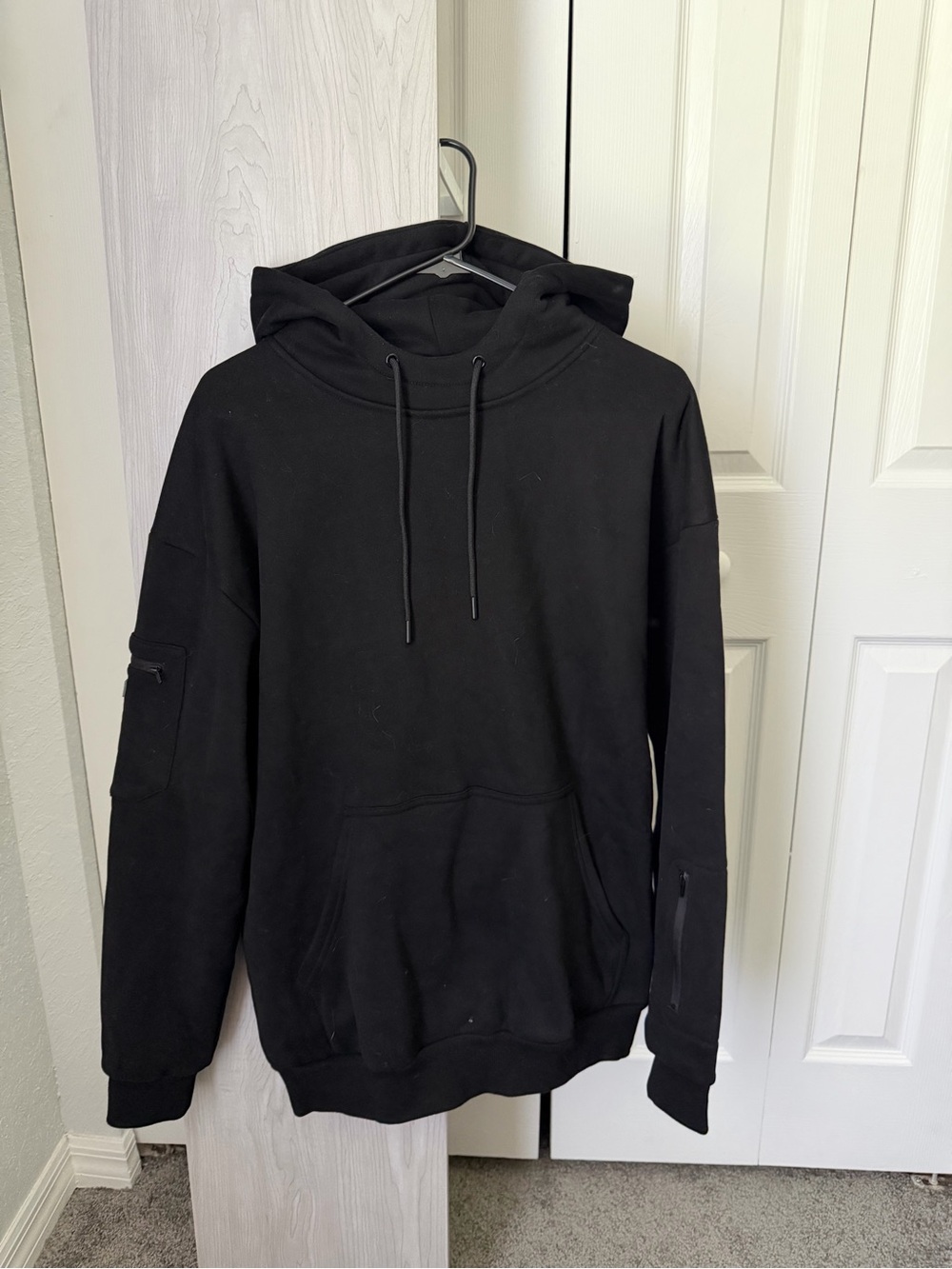 Comfrt Unisex Black Airplane Mode Travel Hoodie - Medium - NWOT
